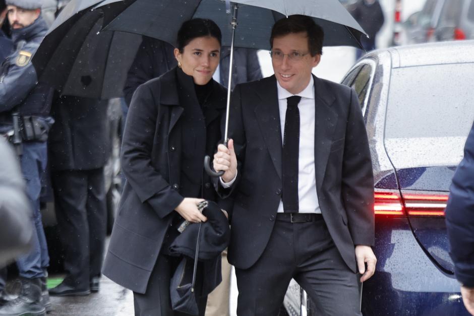 El alcalde de Madrid con su mujer, Teresa Urquijo