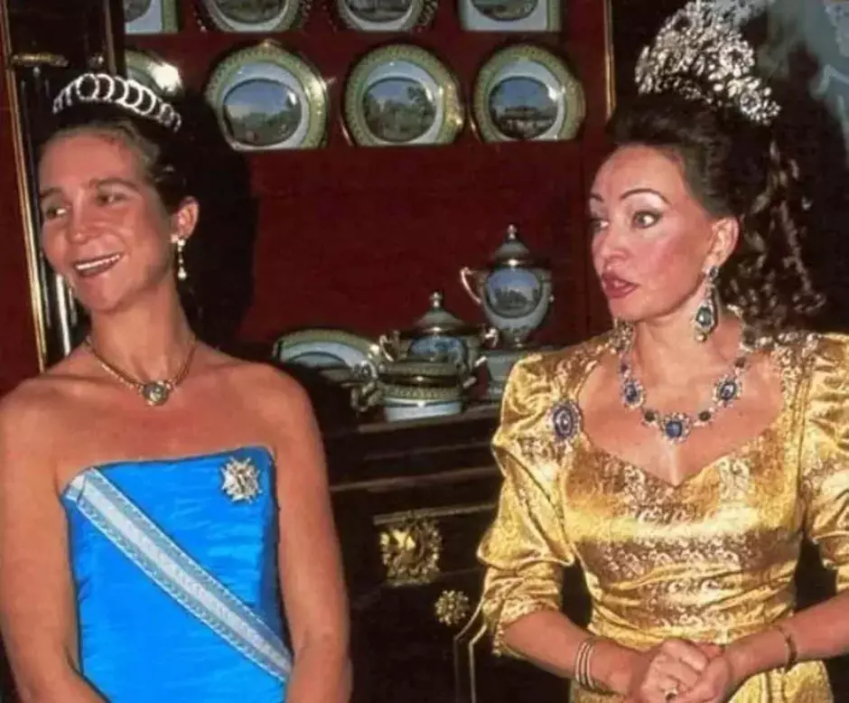 La infanta Elena, con la tiara de su tía, la Princesa Irene