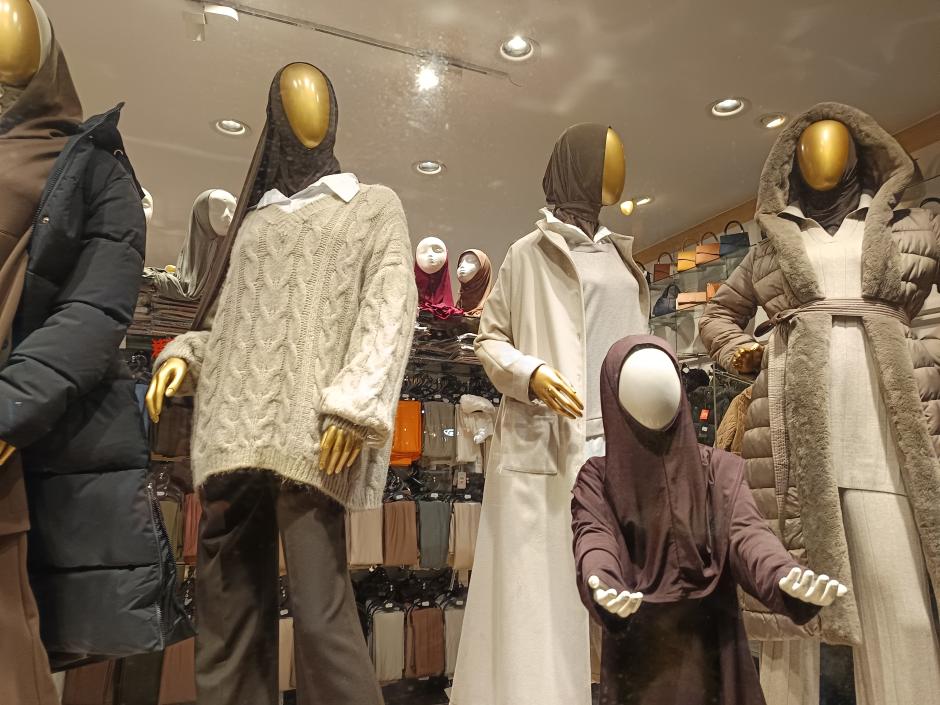 Escaparate de una tienda de ropa de Molenbeek