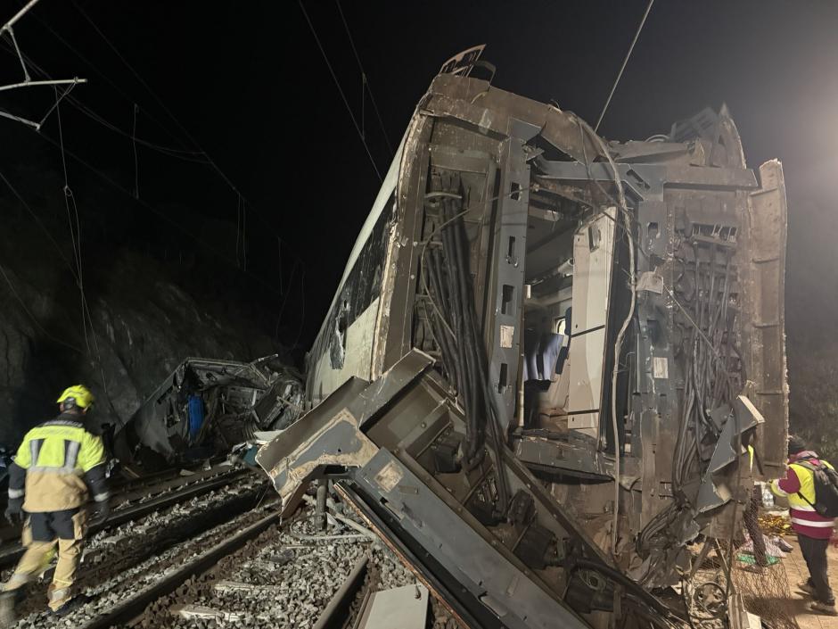 Imagen de uno de los dos trenes que han descarrilado a la altura de Adamuz, Córdoba, este domingo 18 de enero de 2026

REMITIDA / HANDOUT por PRESIDENTE DE RENFE, EN X
Fotografía remitida a medios de comunicación exclusivamente para ilustrar la noticia a la que hace referencia la imagen, y citando la procedencia de la imagen en la firma
19/1/2026