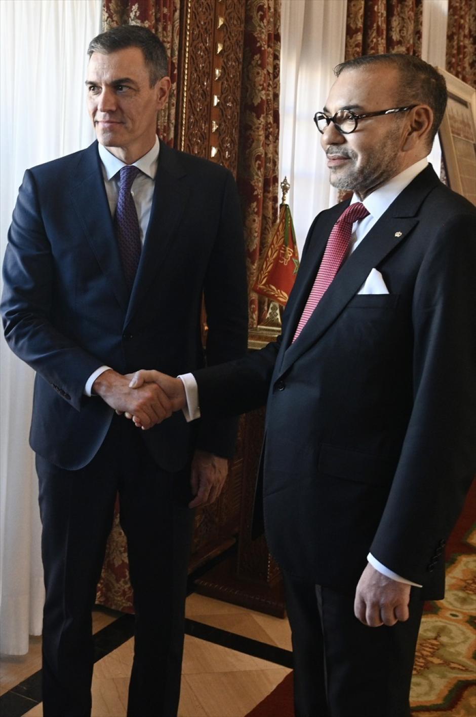 El presidente del Gobierno español, Pedro Sánchez, y el Rey de Marruecos, Mohamed VIel 21 de febrero de 2024 en Rabat