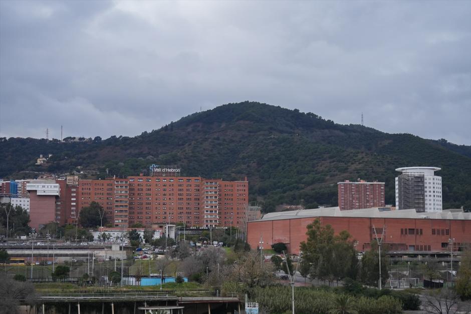 Fachada del Hospital Vall d’Hebron, en el que está ingresado Salvador Illa