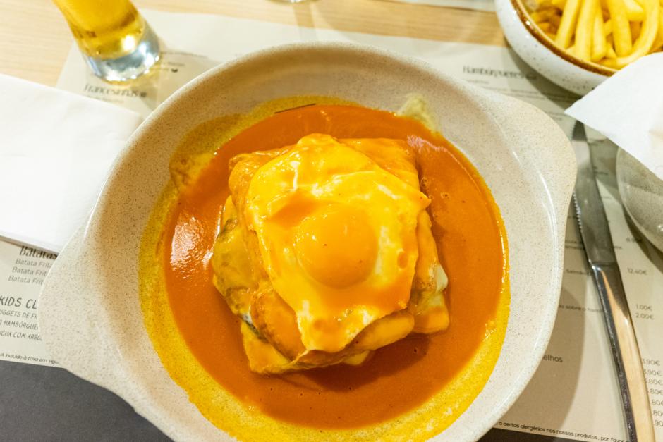 Tradicional Francesinha de Oporto