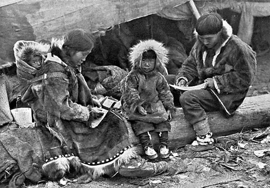 Familia inuit en Alaska (EE.UU.)