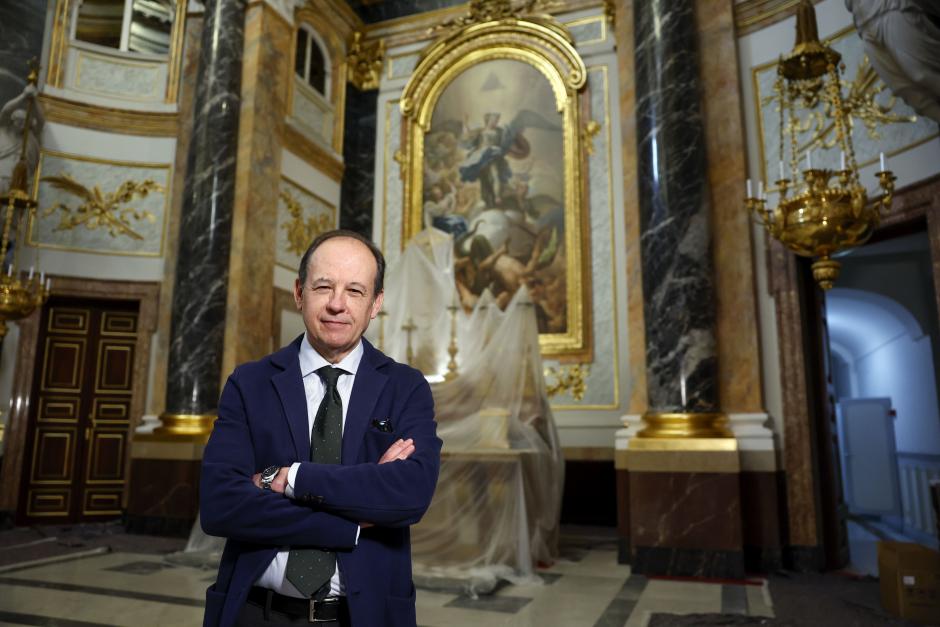 MADRID, 26/01/2026.- El director de Inmuebles y Medio Natural de Patrimonio Nacional, Luis Pérez de Prada, posa para EFE. La Capilla del Palacio Real de Madrid se encuentra tomada por operarios que, entre múltiples andamios, se afanan en trabajos contra reloj para terminar una nueva iluminación que permitirá resaltar la grandilocuente y barroca decoración de la cúpula, bóvedas, bovedillas, arcos, frescos, esculturas y molduras que abarrotan la sala. EFE/ Mariscal