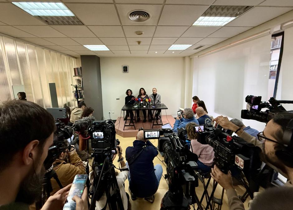 Rueda de prensa de la familia del vallisoletano Sergio Delgado, asesinado en Burgos por ser de Valladolid