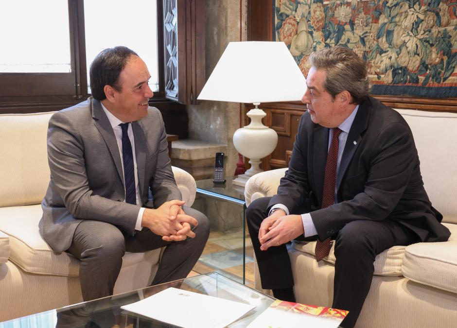 Imagen tomada este martes de Juanfran Pérez Llorca y José María Llanos reunidos en el Palau de la Generalitat