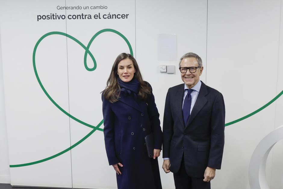 La Reina con el presidente de la AECC, Ramón Reyes