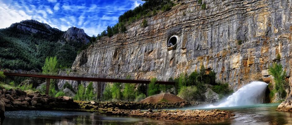 El aliviadero del embalse de Arenoso conocido como El Chorro.
