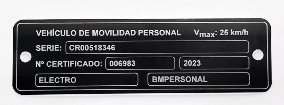 La placa que deben tener todos los patinetes