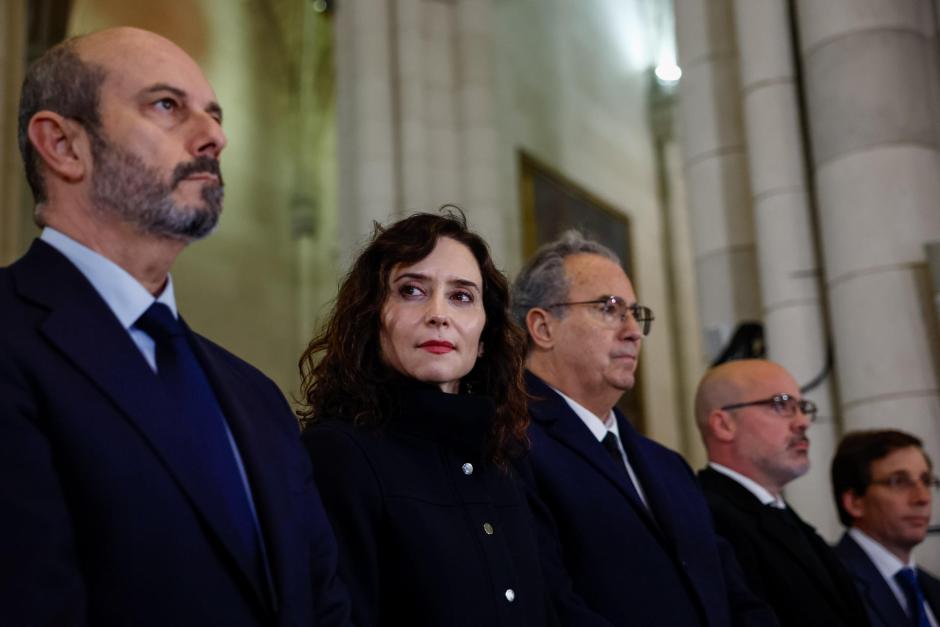 La presidenta de la Comunidad de Madrid, Isabel Díaz Ayuso, en el funeral de la Almudena