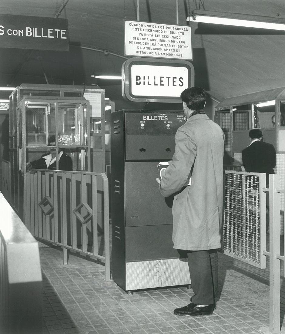 Antigua máquina de Metro de Madrid