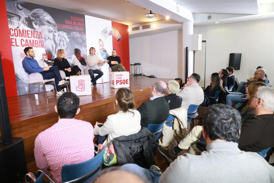 El secretario general del PSCyL y candidato a la Presidencia de la Junta, Carlos Martínez, clausura la Conferencia Sectorial de Sanidad del PSOE de Castilla y León, que se celebra en Zamora