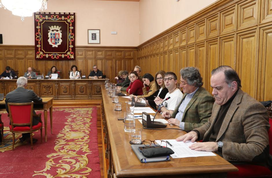 Pleno Extraordinario del Ayuntamiento de Palencia en el que se ratifican las acciones judiciales contra Adif