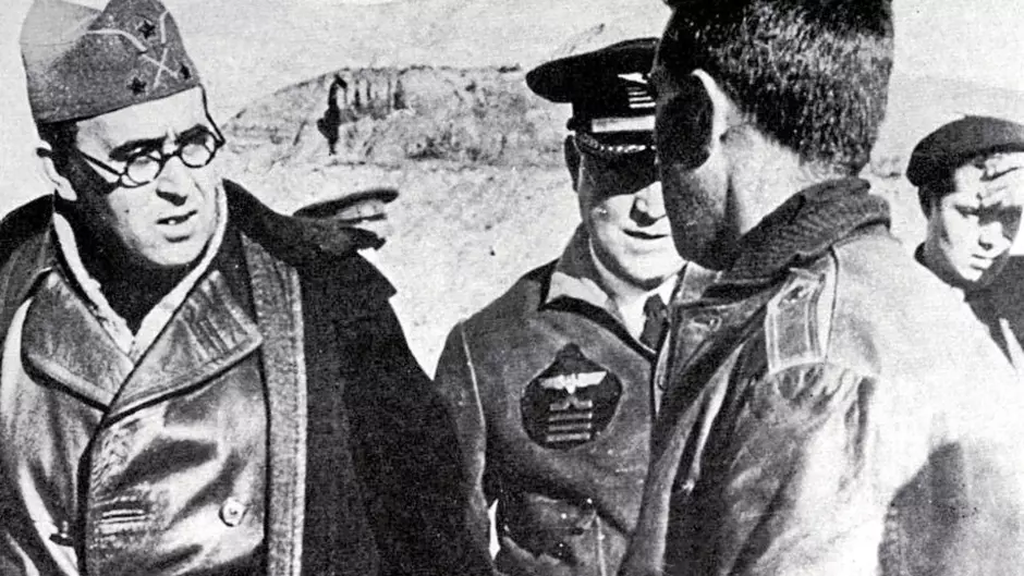 Vicente Rojo (izquierda), jefe del Estado Mayor Central del ejército republicano, durante la Guerra Civil