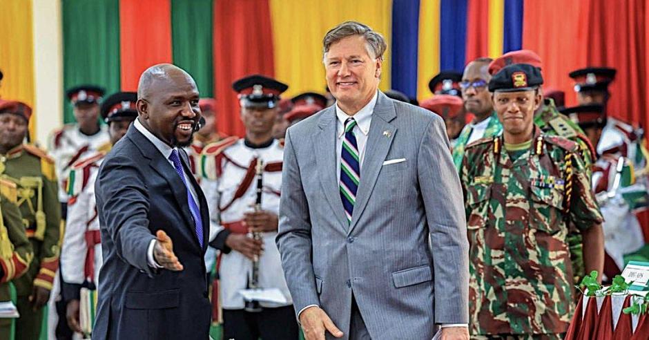 Christopher Landau, subsecretario de Estado de EE.UU. durante su visita a Kenia