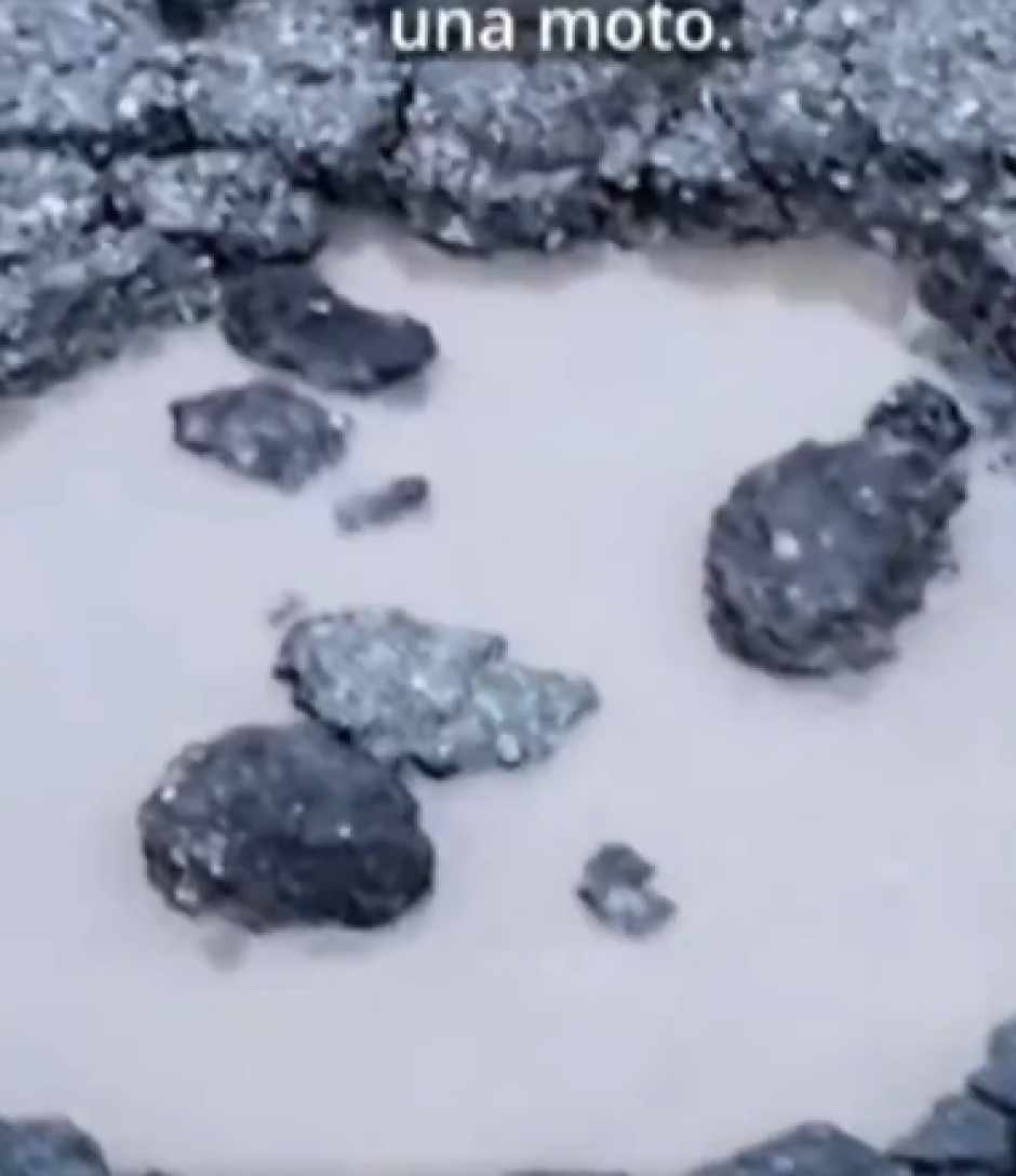 Esta es la realidad de las carreteras, estos boquetes recientan neumáticos