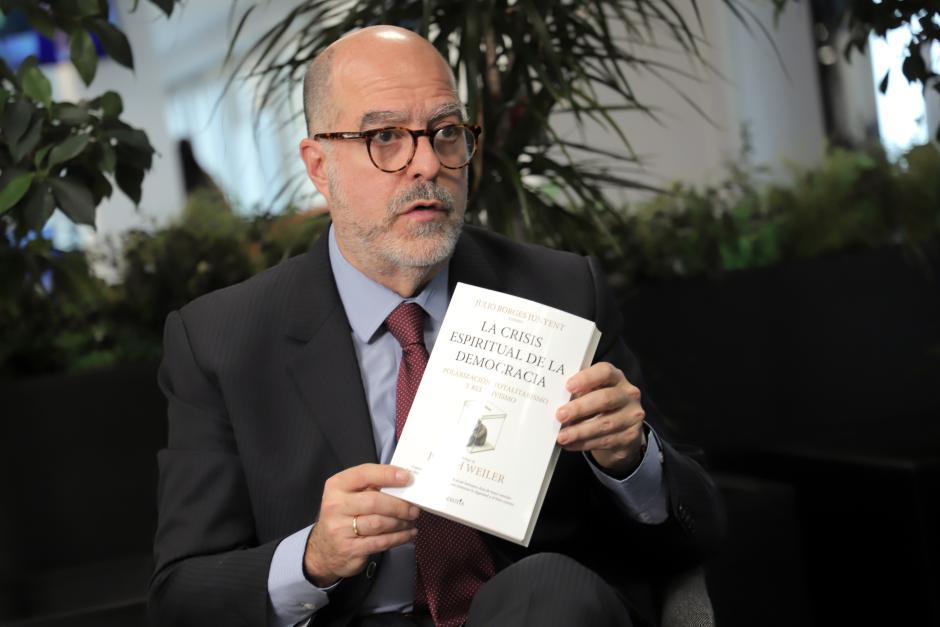Julio Borges, político y escritor venezolano coordinador del libro La crisis espiritual de la democracia
