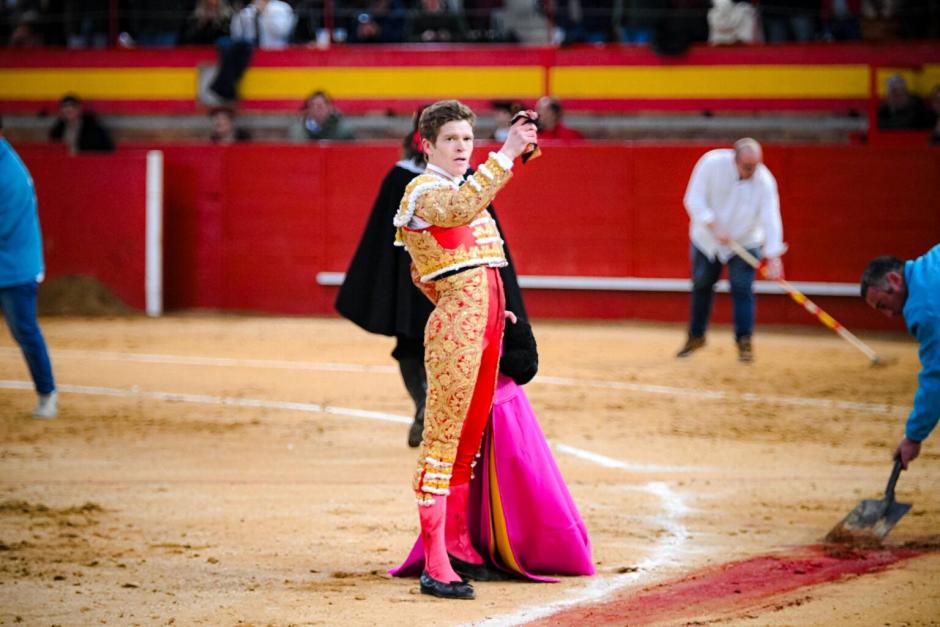 Borja Jiménez cortó una oreja al primero de su lote