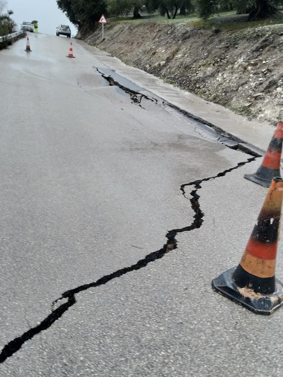 Despèrfectos en el firme de la CO-8203