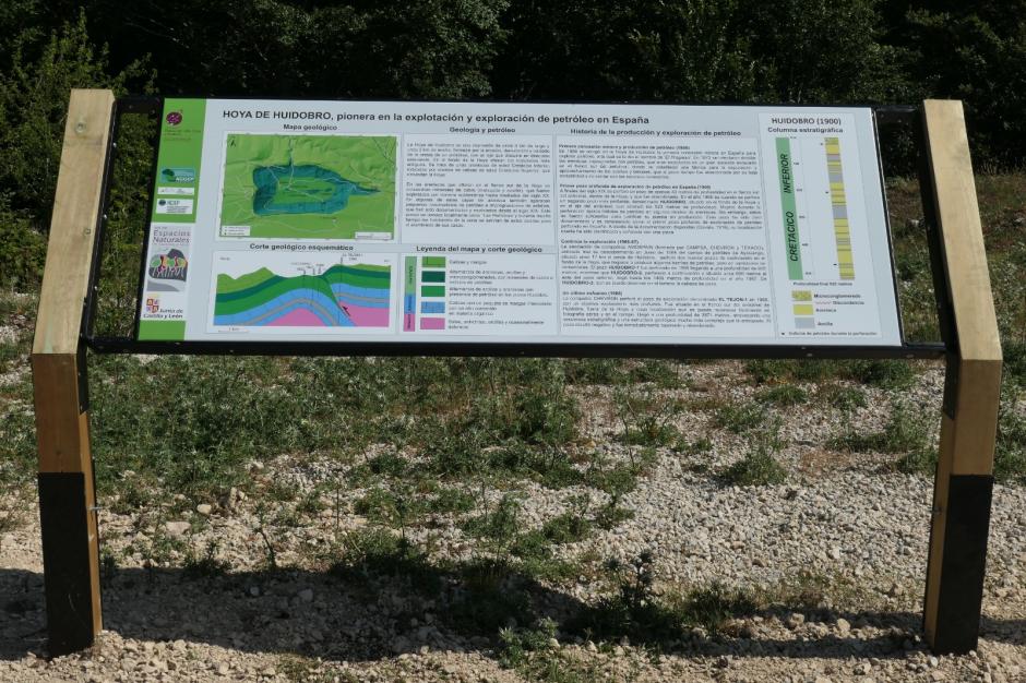 Un panel que explica la historia de la Hoya de Huidobro