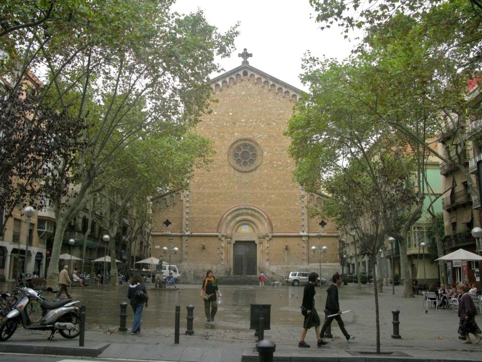 La iglesia de San Juan Bautista de Gracia, desde la plaza