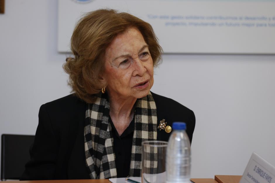 La Reina, durante la reunión que ha mantenido en el Banco de Alimentos de Basauri