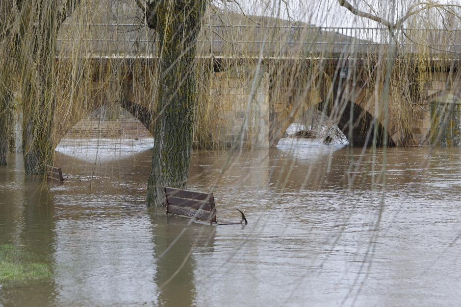 Crecida del rio Duero a su paso por Soria