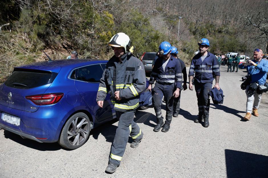 Efectivos de emergencias durante las labores de búsqueda de las víctimas del accidente en la mina de Cerredo, el 31 de marzo de 2025