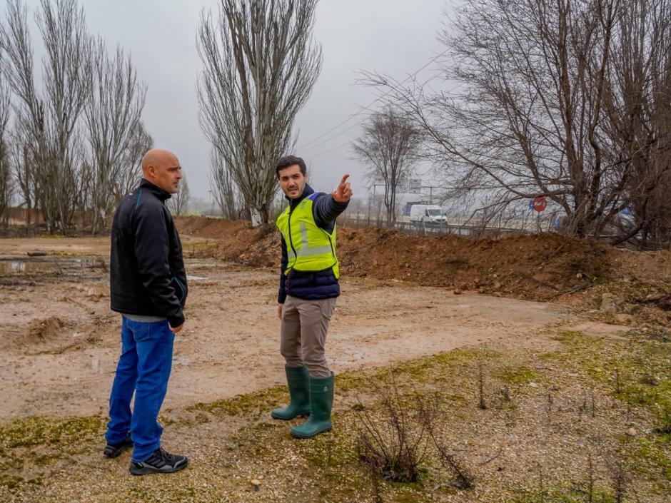 Dique de contención para evitar que el río Henares inunde la M206