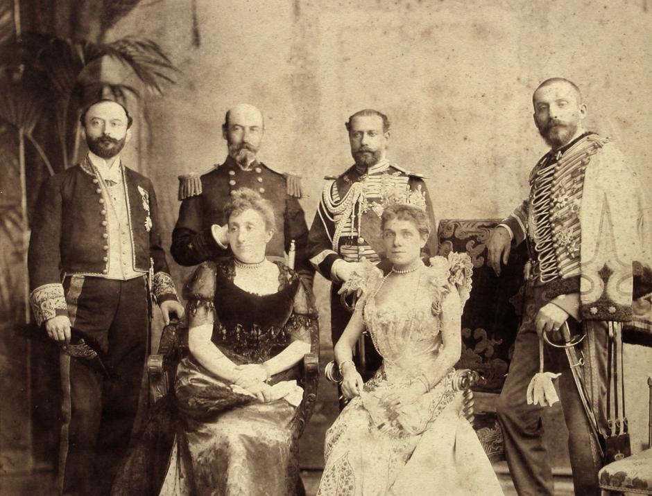 En esta foto, tomada en New York en 1893, la Infanta lleva la tiara de perlas y diamantes que habia sido de la Reina Mercedes