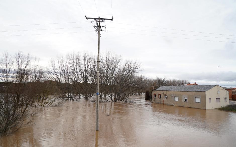 Crecida del río Duero a su paso por el barrio vallisoletano de Puente Duero