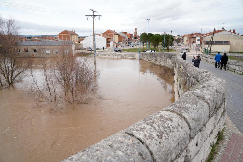 Crecida del río Duero a su paso por el barrio vallisoletano de Puente Duero