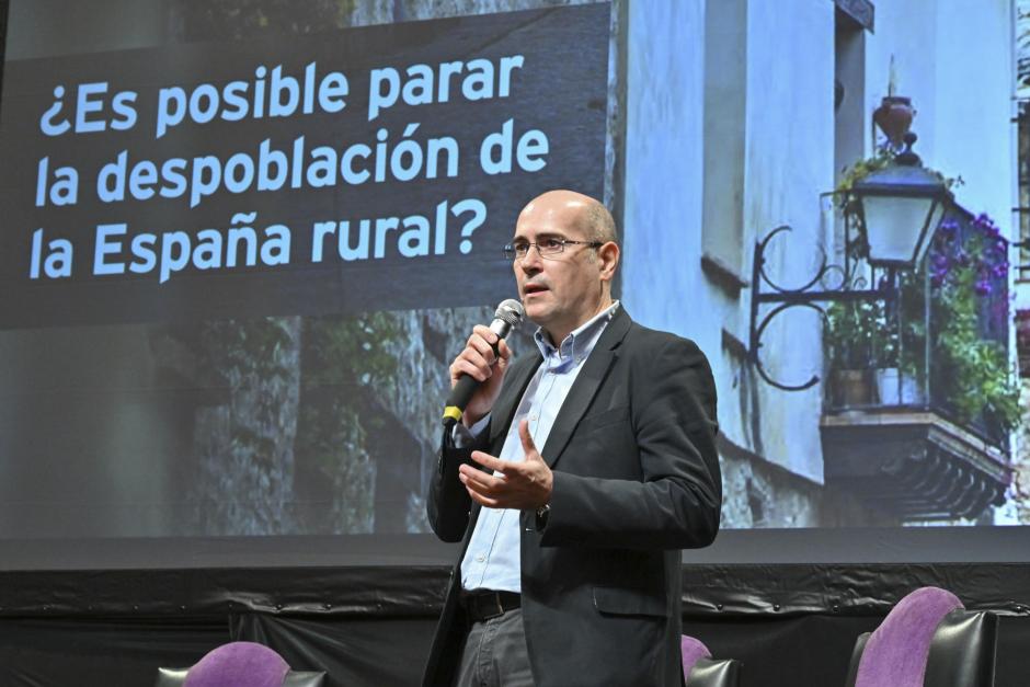 El director de EY, Ignacio López, interviene en la presentación del proyecto tuTECHÔ Rural