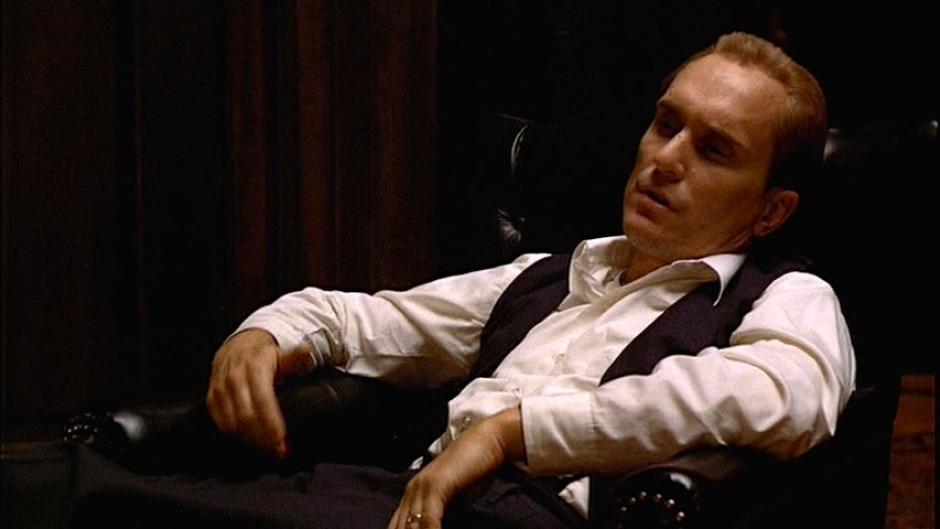 En El Padrino fue mundialmente conocido como Tom Hagen, el consigliere de Don Vito Corleone