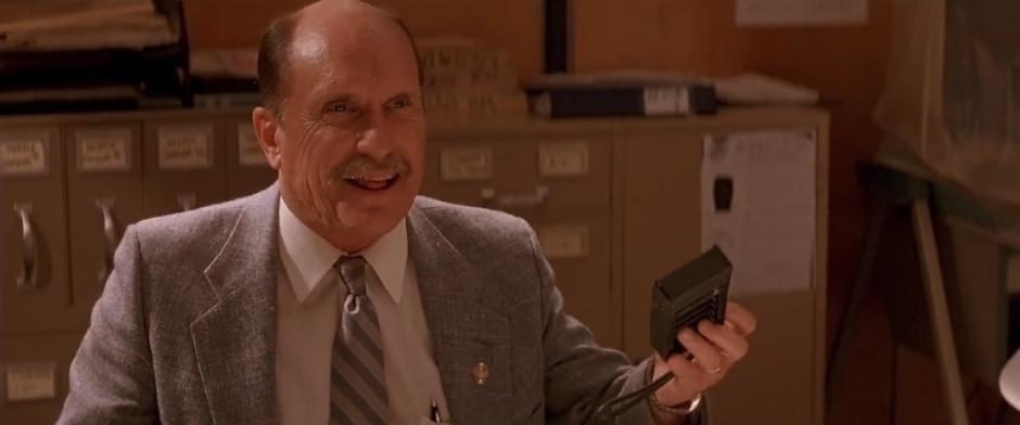 En Un día de furia (Falling Down) interpretó el papel de Joel Schumacher, un policía retirado que consigue atrapar a un delincuente de Los Ángeles que siembra el caos por no tener un buen día