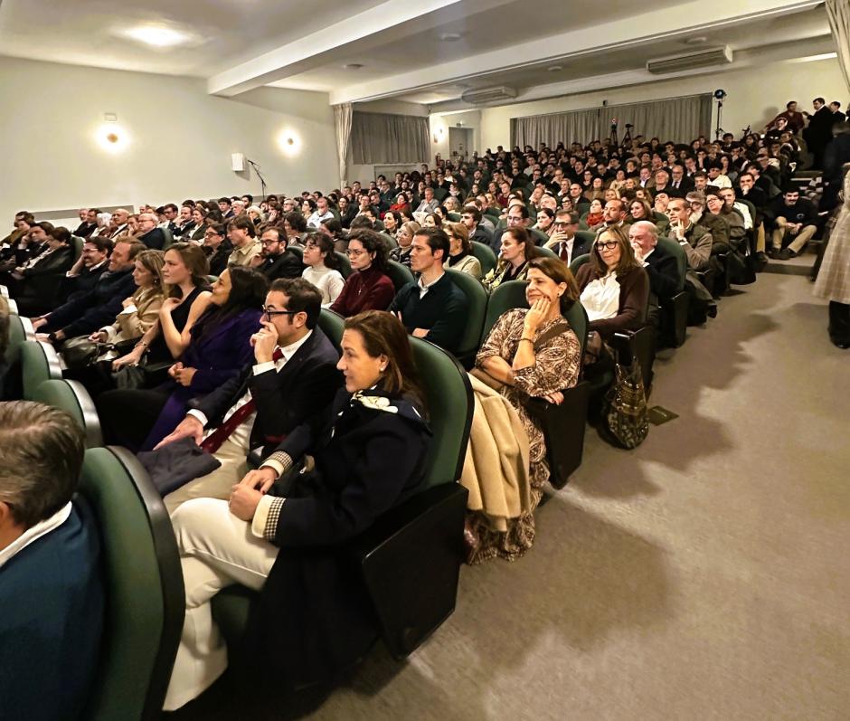El auditorio del Roncalli se llenó anoche para la presentación de 'Incarnatus est'