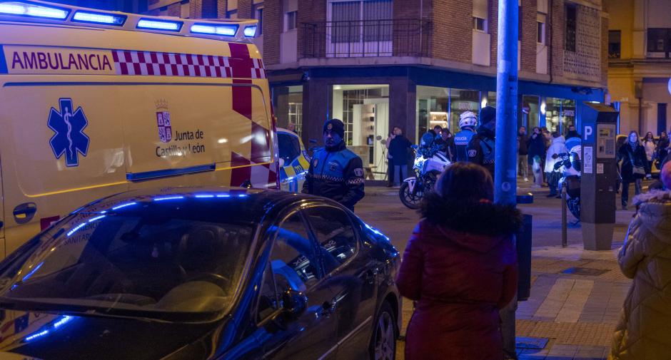 Fallece una niña al precipitarse por una ventana en la Calle Valencia