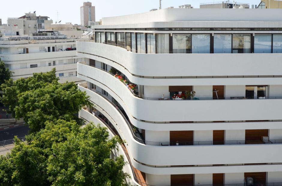 Arquitectura Bauhaus en la famosa plaza Dizzengoff de Tel Aviv