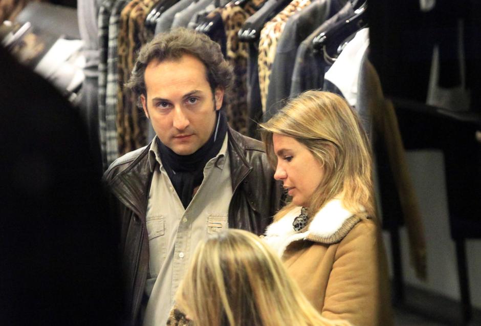 LOS PERIODISTAS IKER JIMENEZ Y CARMEN PORTER COMPRANDO EN UNA TIENDA DE MADRID
07/01/2011
MADRID
