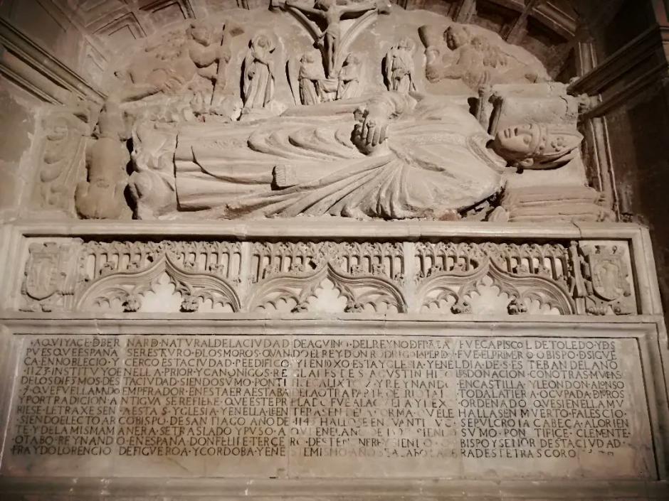 Sepulcro de Bernardo de Agén, prelado de Sigüenza