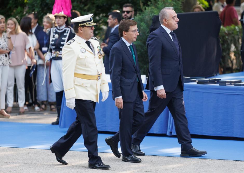 El director general de la Policía Municipal, Pablo Enrique Rodríguez, junto con José Luis Martínez-Almeida