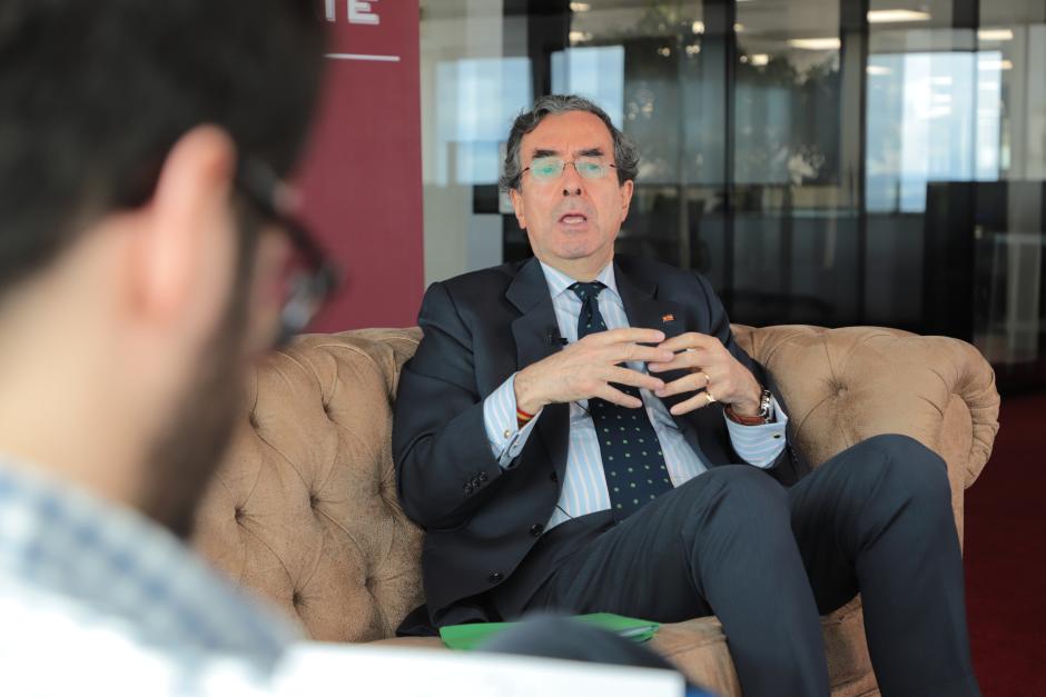 Amalio de Marichalar, coordinador de 'De español a español por la Constitución', durante su entrevista con El Debate