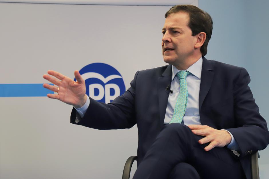 Alfonso Fernández Mañueco, en un momento de la entrevista