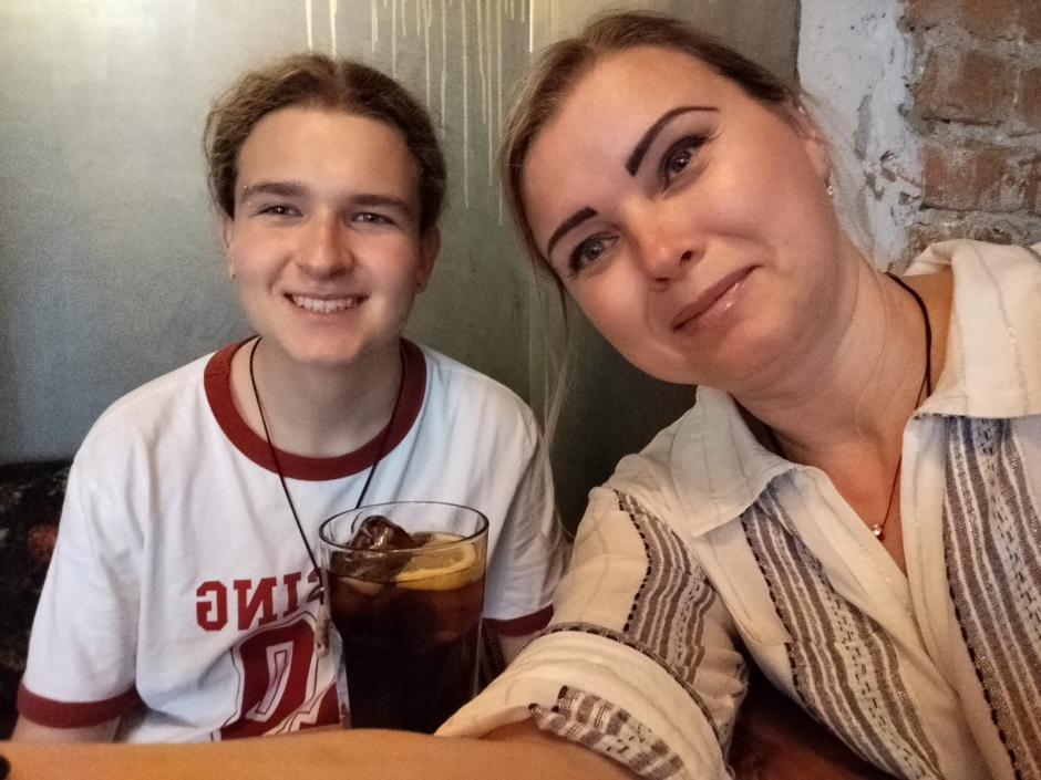 La ucraniana Olena Khodyka y su hijo Ivan