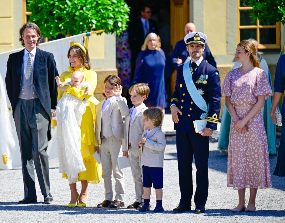 Foto de familia del nacimiento de Inés de Suecia