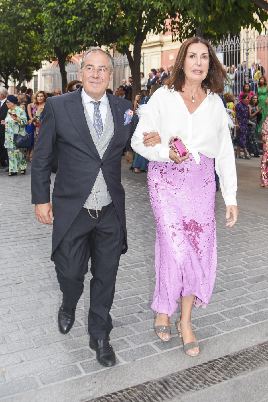 Carmen Martinez Bordiu and Jose Miguel Carrillo de Albornoz  en la boda de Blanca Martinez Carrillo de Albornoz en Sevilla