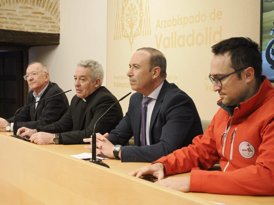 El vicario general, Jesus Fernandez Lubiano, interviene en la rueda de prensa de presentación del III Jubileo Motero