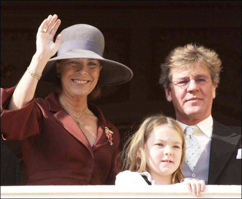 Carolina de ;Mónaco con  Ernesto Hannoveer y syhija