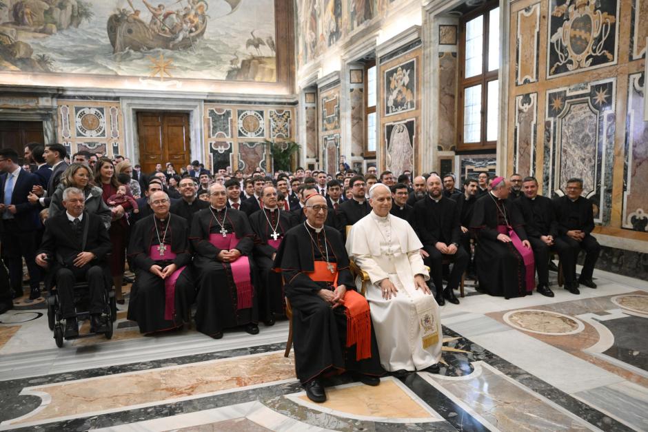 El Papa, junto al cardenal Omella y el resto de los asistentes